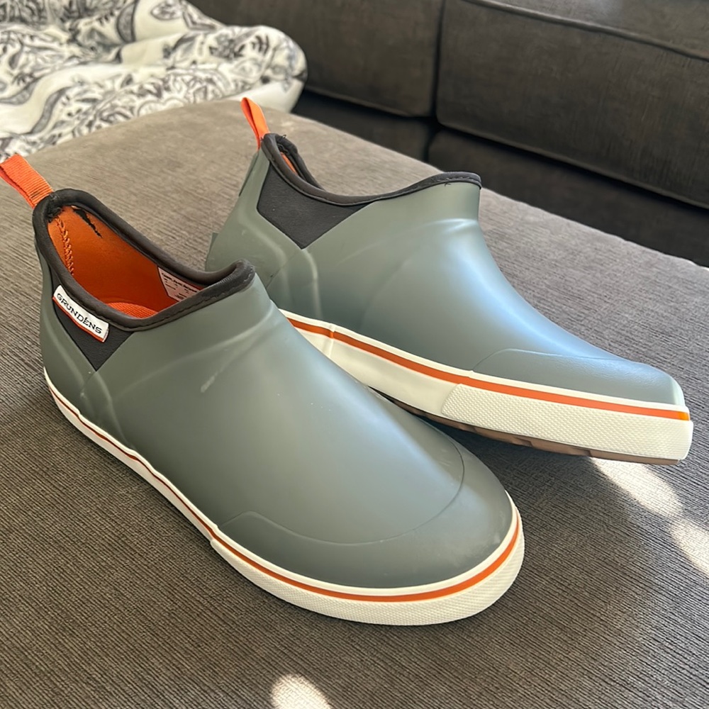 Grundens Deck Boss Slip On Monument Grey 8 used with marks/scuffs from dropping.